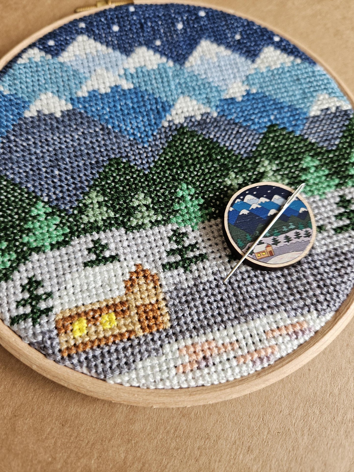 Mountains Wooden Needle Minder