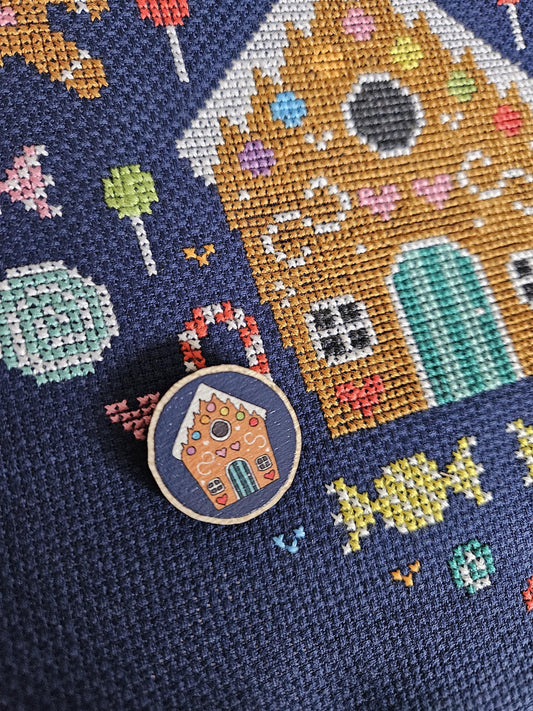 Gingerbread House Wooden Needle Minder