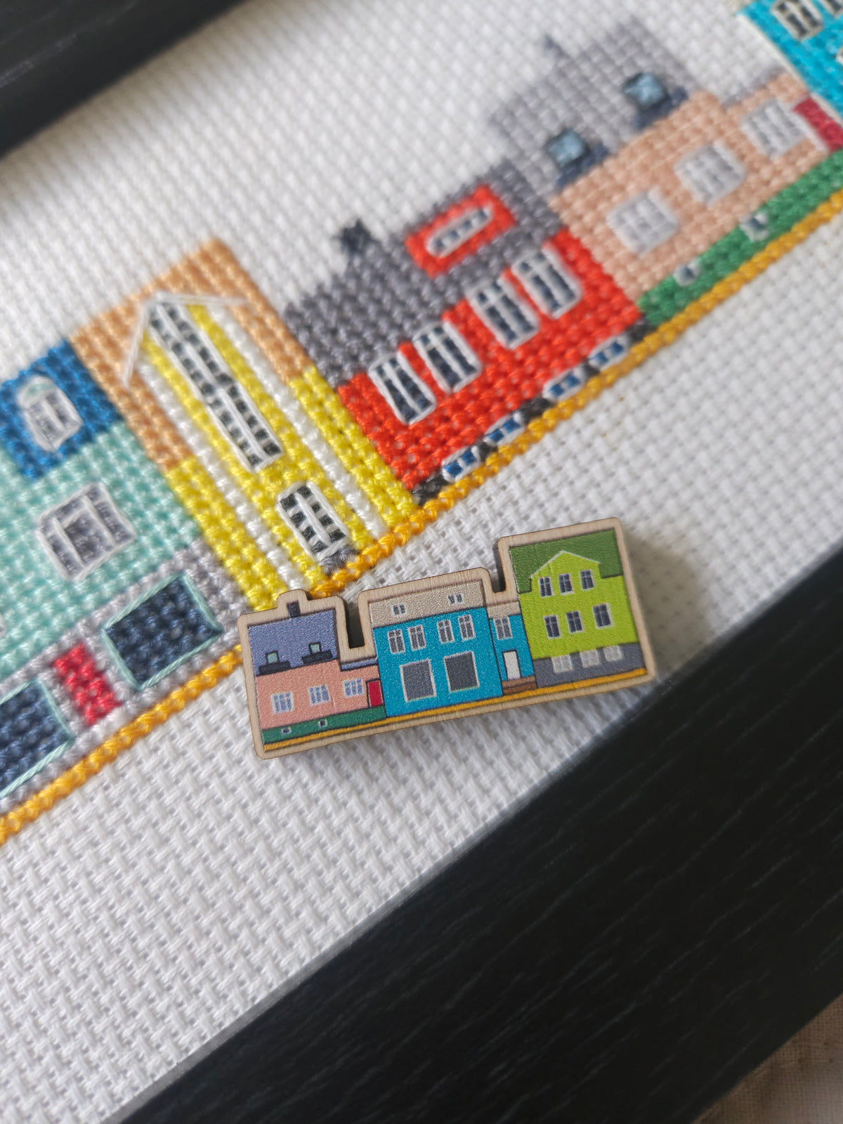 Cities Wooden Needle Minder