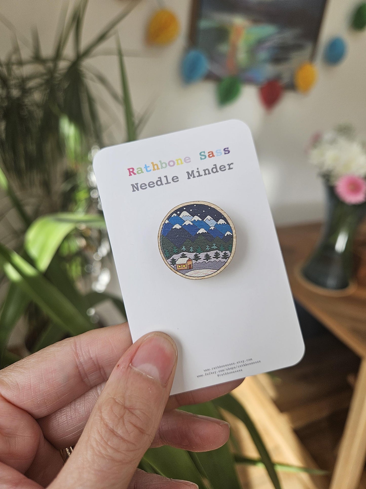 Mountains Wooden Needle Minder