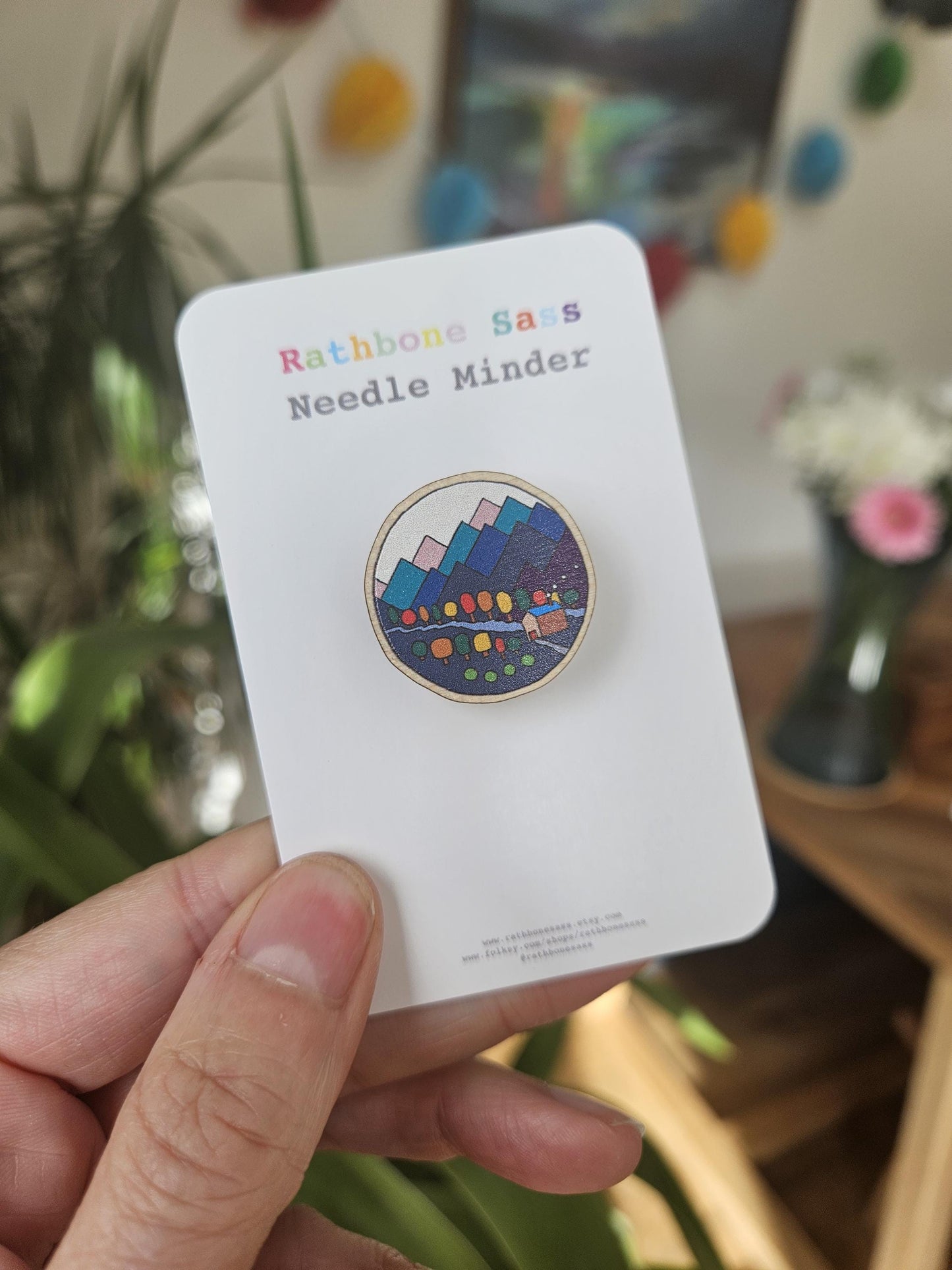 Mountains Wooden Needle Minder
