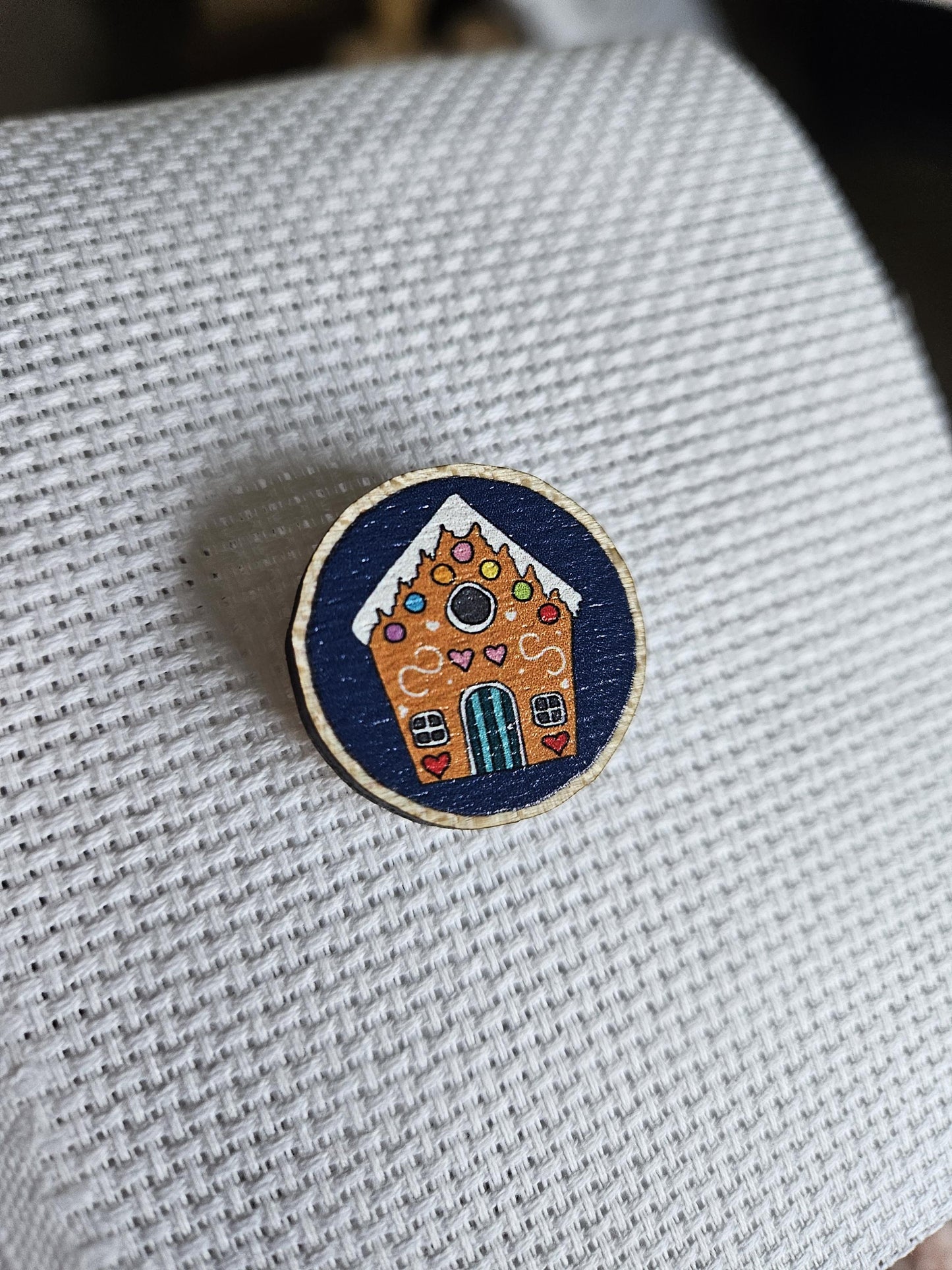 Gingerbread House Wooden Needle Minder