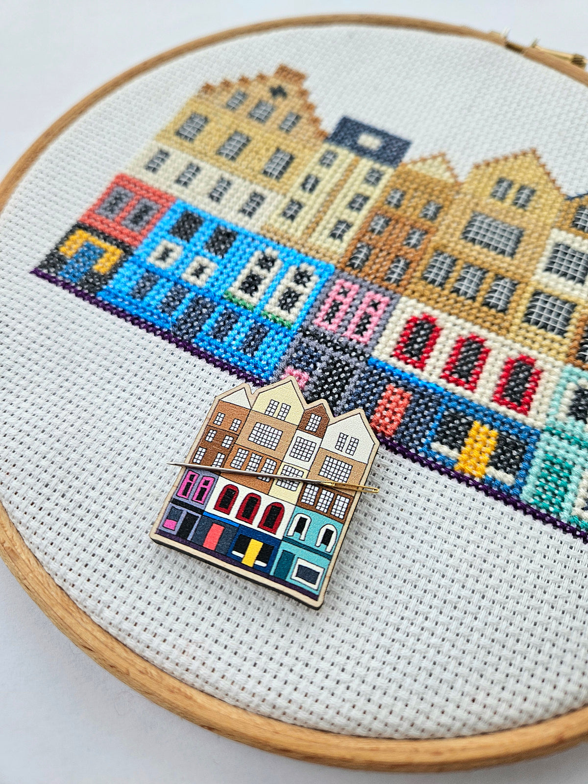 Cities Wooden Needle Minder